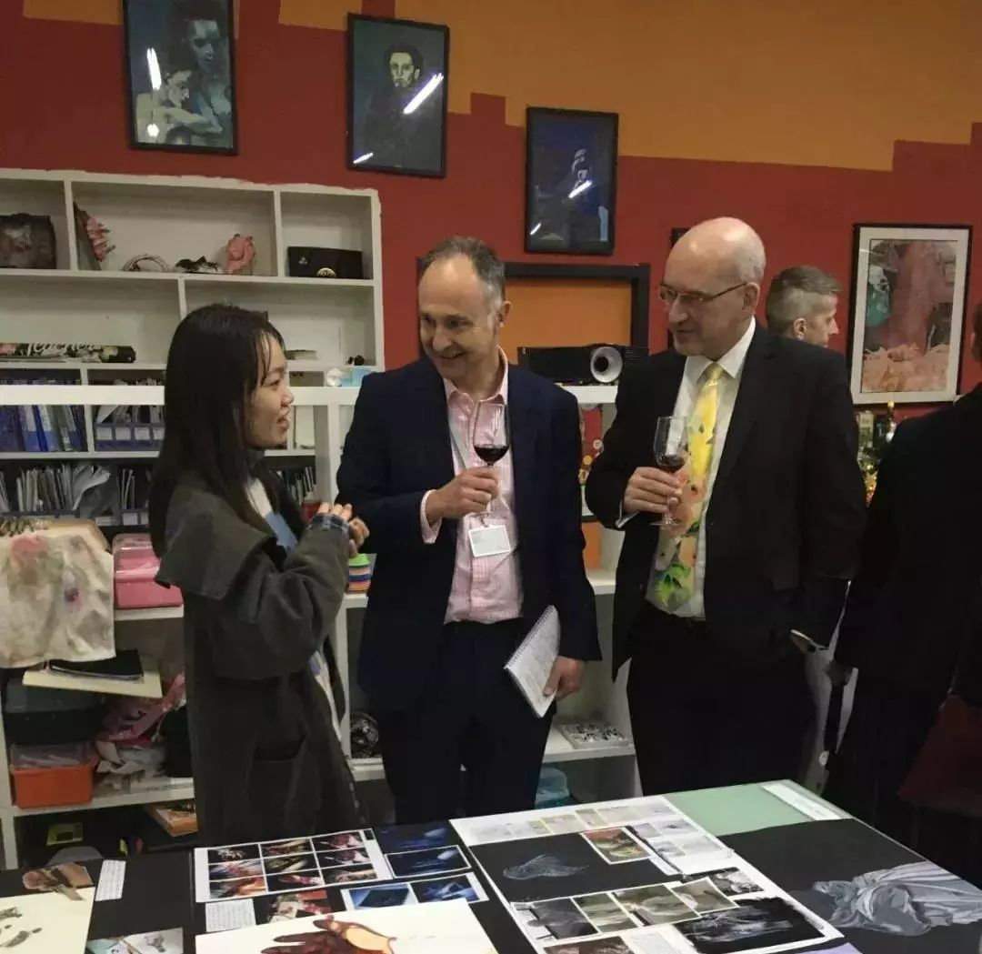 厉害了！16所英国名校大学校长齐聚武汉这所高中，与师生共话创意教育