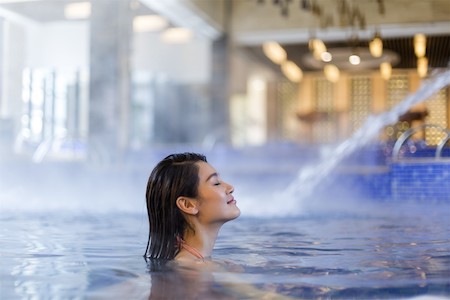 可观赏的瀑布式温泉,最清新的空气最原始的温泉