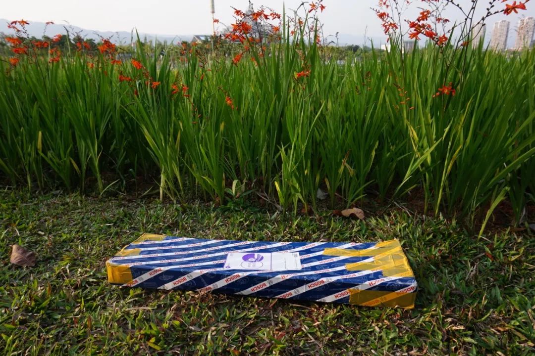 严重老化开裂，雨刮还不换？只会加玻璃水的7年老司机终于迎来换雨刮首秀！宝骏560女车主“*力暴**”安装的新雨刮，靠谱吗？