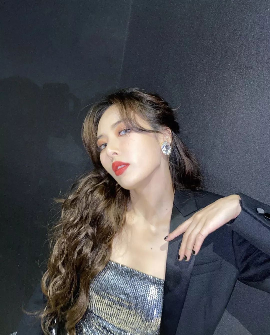 宋妍霏、泫雅破次元壁同框！原来plmm都是这样涂唇膏的