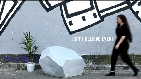 倪妮泳装“湿身”撩人;陈冠希“炒鞋”引群架;无印良品搞装修