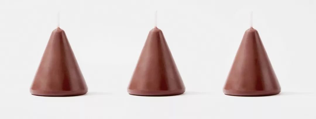 这个遥控器叫“挤粉刺”，按的时候就像我们在挤自己的青春痘