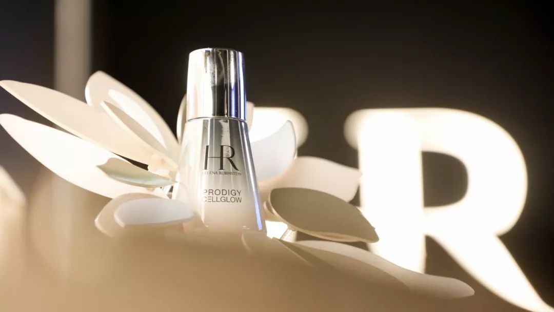 范丞丞同款运动鞋和王菲的“一见钟情”能否让你动心？