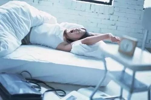 20岁女生胸部一阵一阵疼,22岁了有时候胸部会疼痛