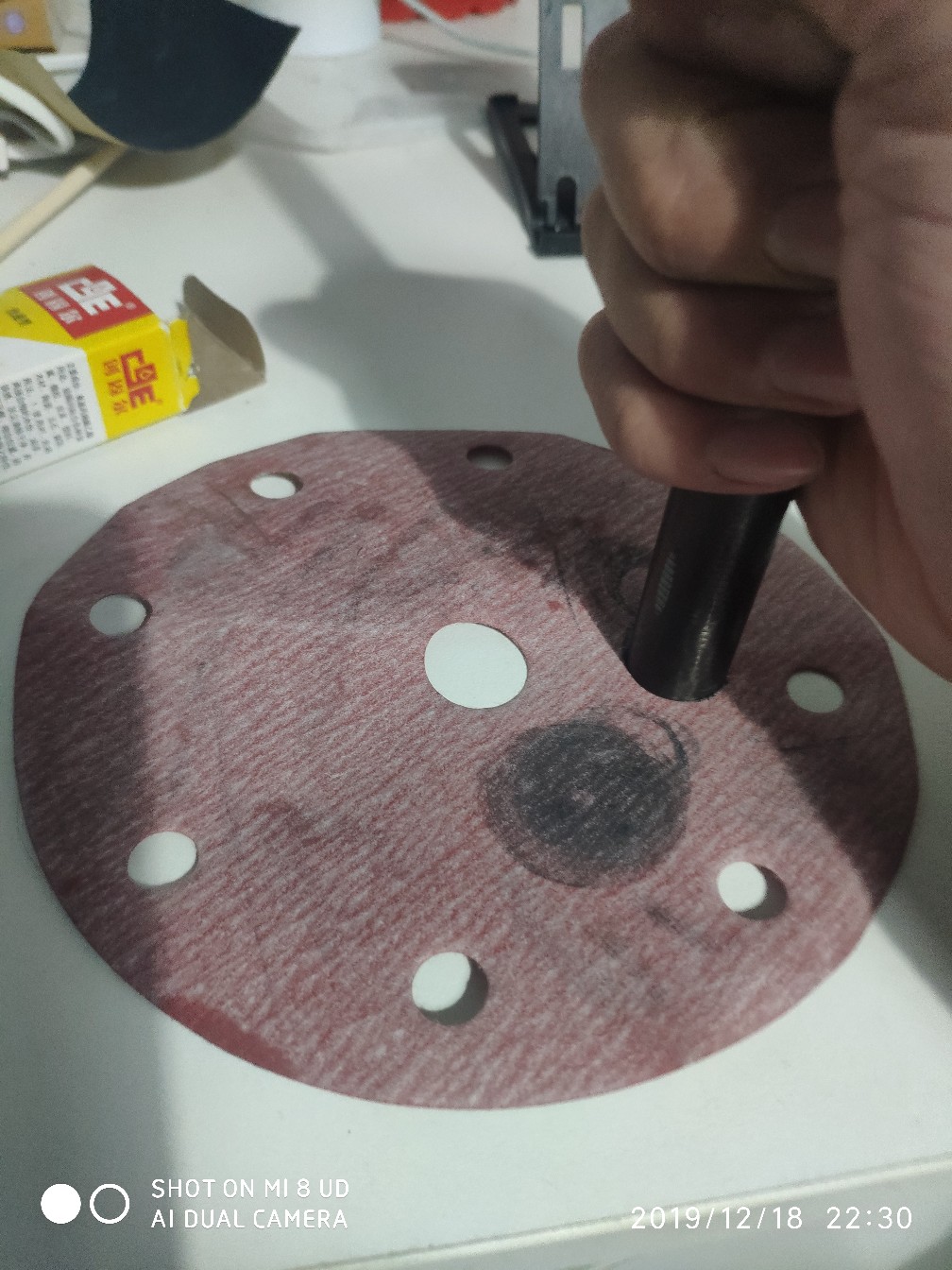 鱼竿被502胶水粘住拉不出来怎么办,鱼竿破裂最好的修复方法