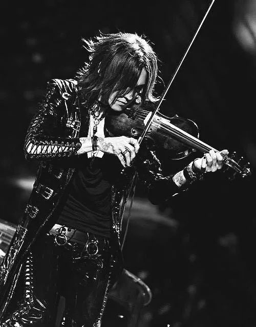 专访丨X-Japan吉他手SUGIZO：我的人生死而无憾