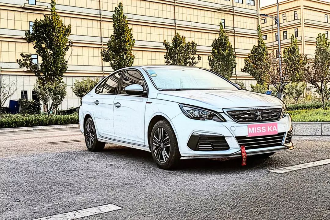 因《的士速递》买了省油能装的标致308！操控稳如狗，开起来像跑车？车主却揭开“辛酸”秘密...