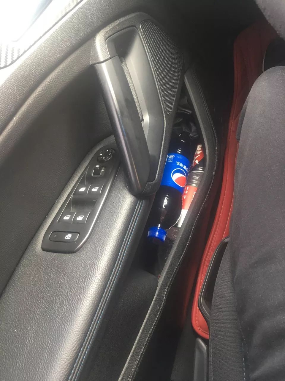 因《的士速递》买了省油能装的标致308！操控稳如狗，开起来像跑车？车主却揭开“辛酸”秘密...