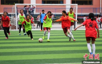 中国首部校园足球纪录电影:“山里娃”真实演绎捧回大奖