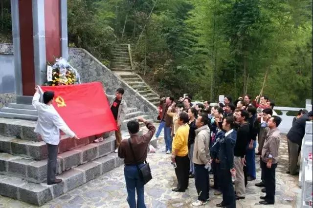 攀一座山看一场雪爱一个人,攀一座山看一场雪追一个梦图片