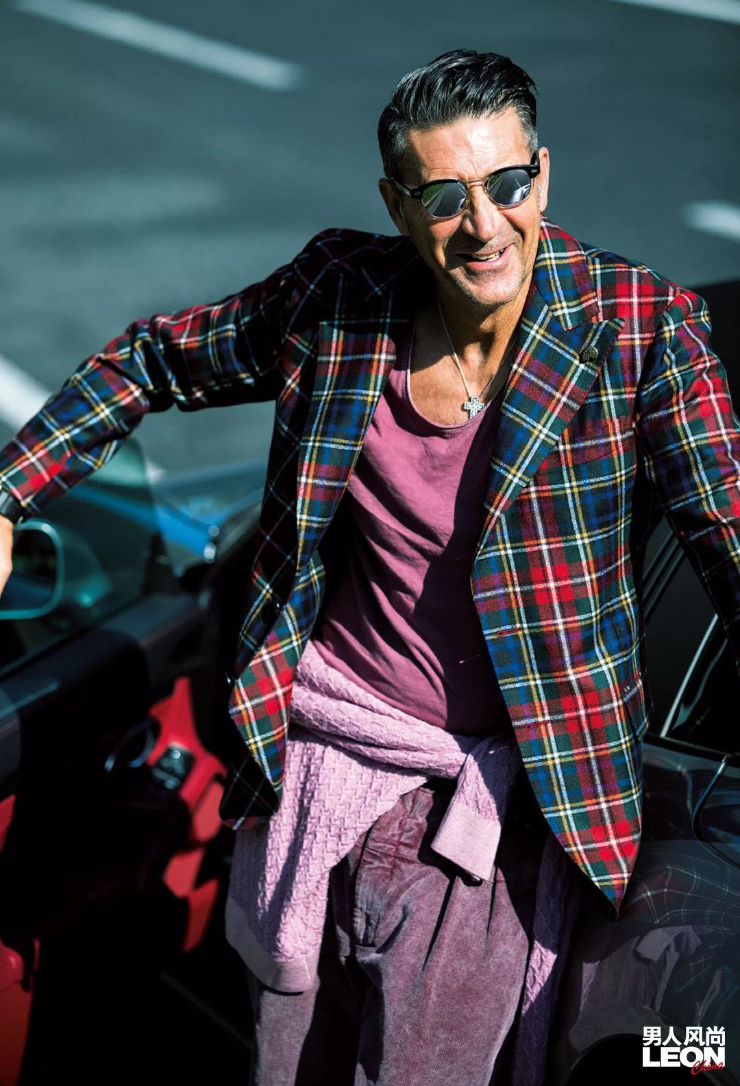 如何通过眼镜找到合适的发型,发型和脸型搭配