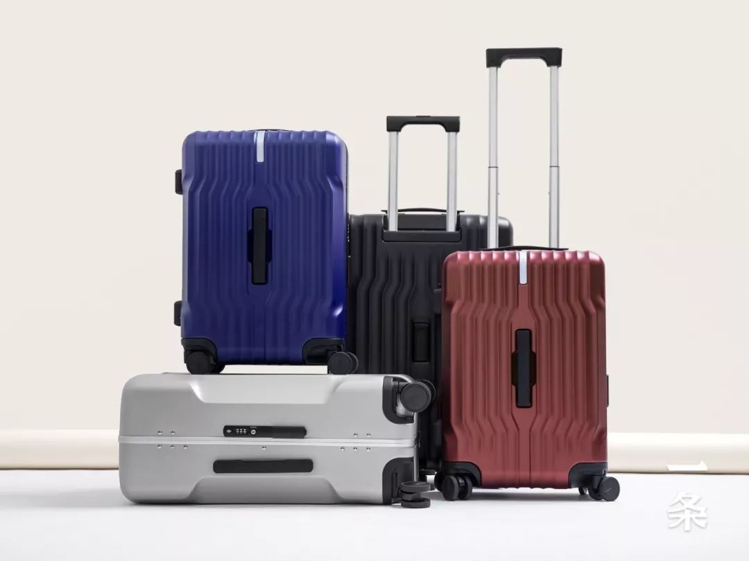 行李箱中的“战斗机”，能定位、不怕丢，还能给自己称重！||Chin@美物