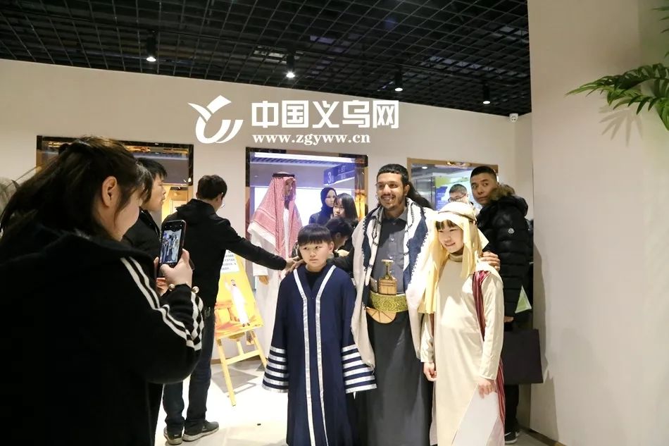 300多位义乌人去了一趟“阿拉伯”，还有些人对着神灯许愿成功