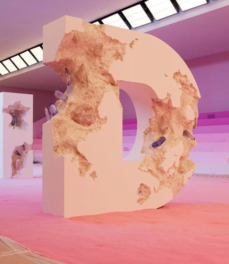 看他的“时间废墟”，世界观崩塌