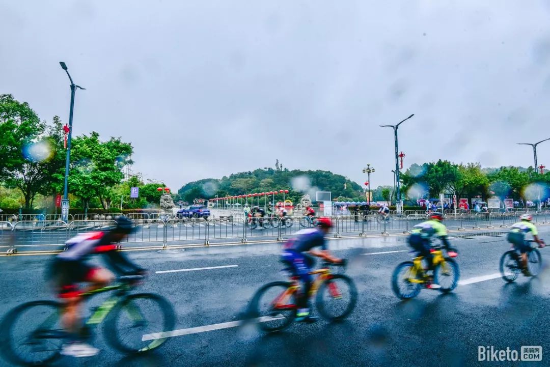 妈祖脚下冷雨战2019环大湾区自行车赛汕尾总决赛