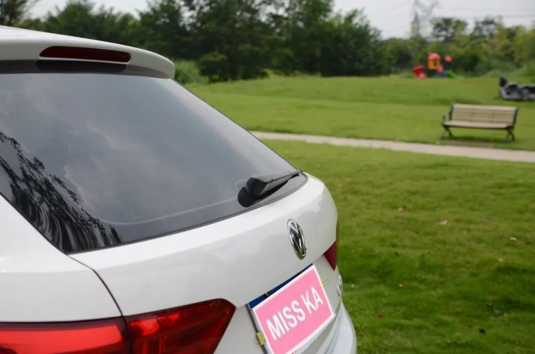 左手丰田右手大众，只花了不到5w成为人生赢家！这辆二手的朗行配置不输自家的卡罗拉！车主赚到了