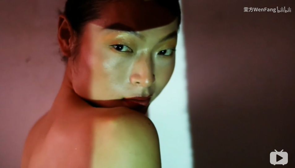 西安农村小伙模仿刘雯走红,农村小伙走秀走红