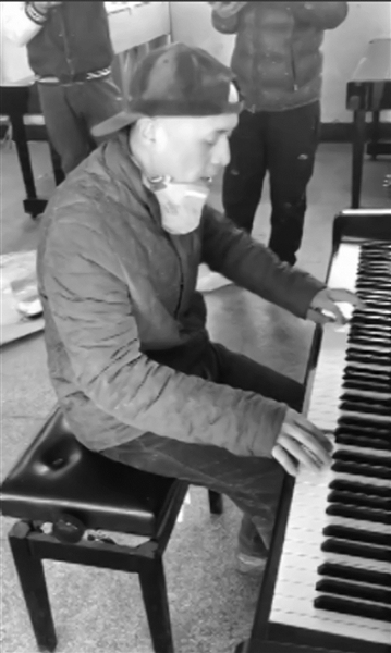 油漆车间里的钢琴师,油漆车间的钢琴师