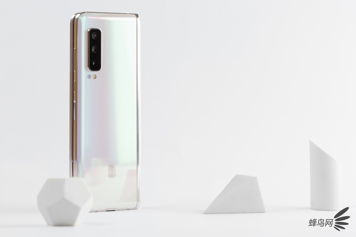 三星w20心系天下开盖有点弯曲,三星w20心系天下外屏怎么全屏