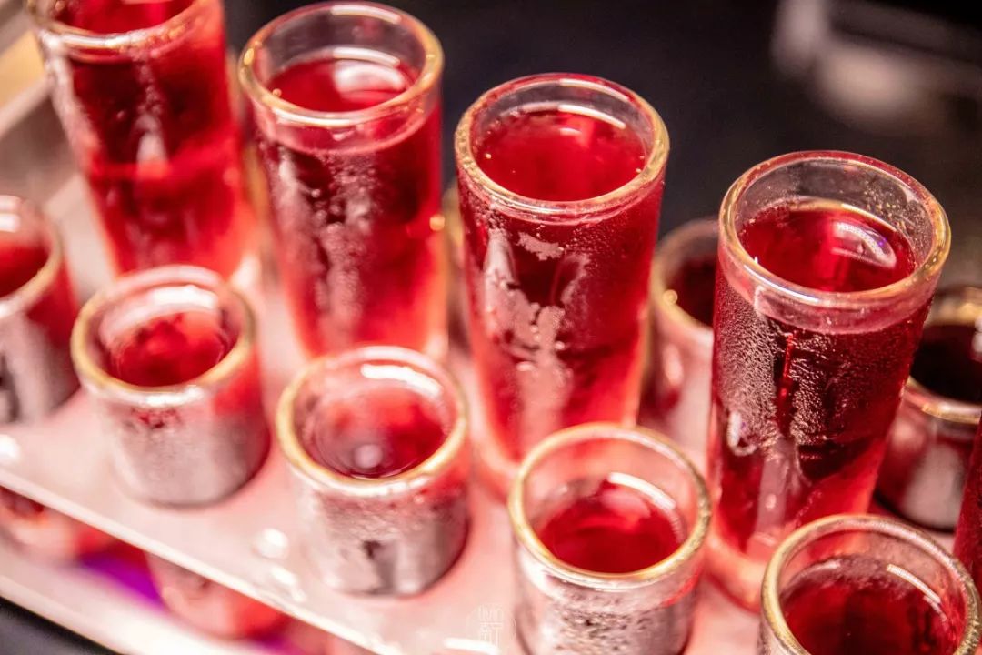 盛天地这间成都来的“网红酒馆”，谢霆锋都打卡了，你还没去过？