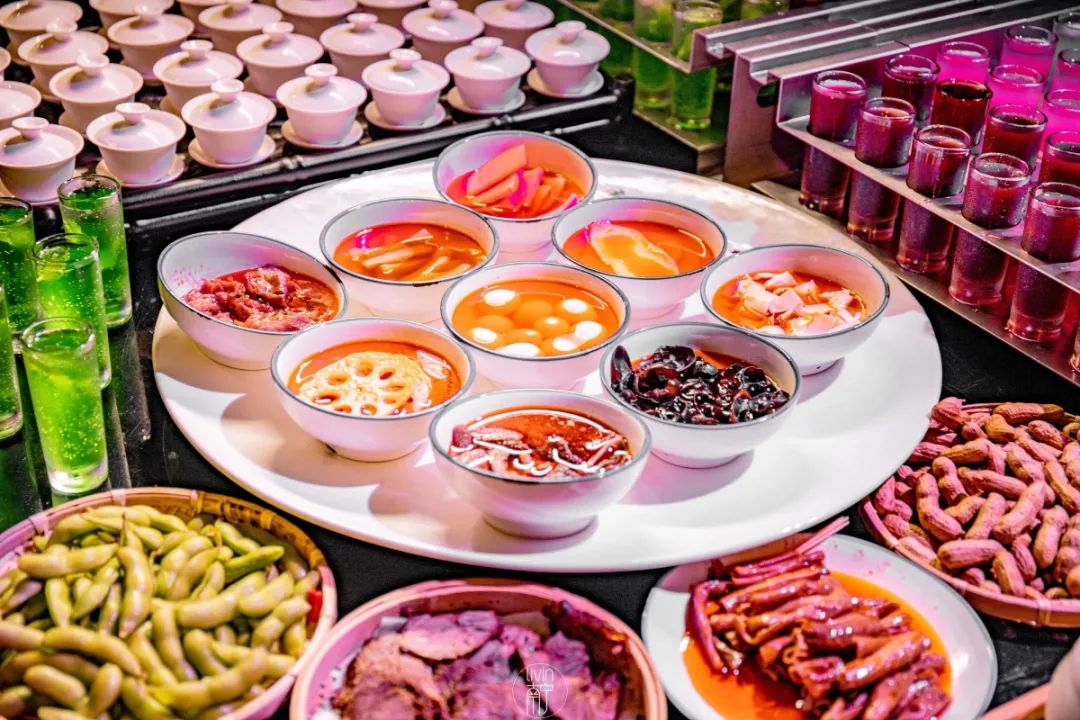 盛天地这间成都来的“网红酒馆”，谢霆锋都打卡了，你还没去过？