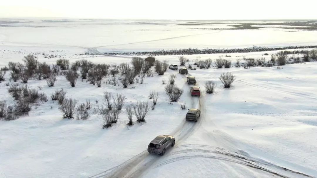 试驾丨“冰”驰电掣+铁“雪”战士，这才是冰雪对决该有的样子