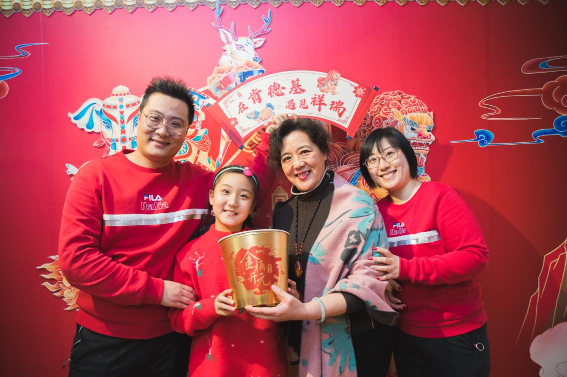 赏瑞兽、画年画，青岛肯德基会员在“祥瑞兆中华”主题店共庆新春本命年