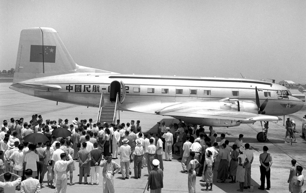 习*平近**同缅甸领导人驻足观看的这组照片太有故事