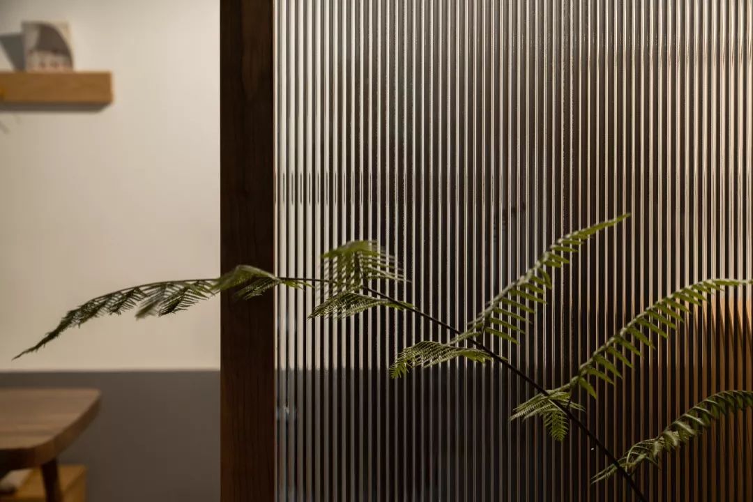 她家院子比房子还大,足足有80m²,在城里也能过得像李子柒