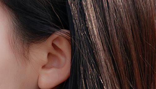 女孩因为打耳洞做手术,23岁女孩打耳洞