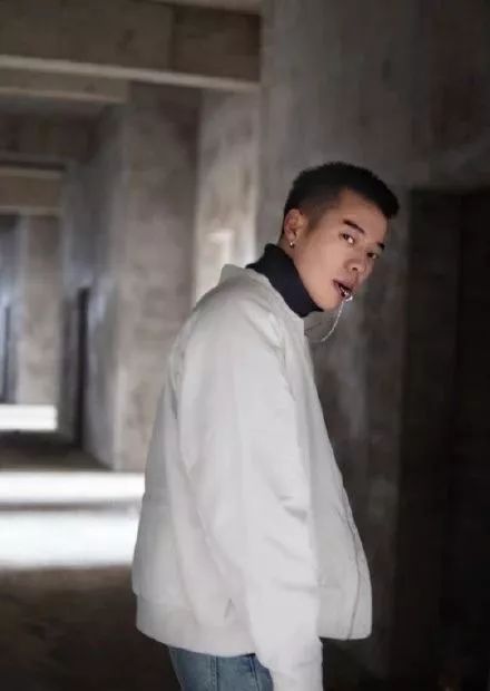 行走的荷尔蒙霸气圆寸头,寸头帅气小哥哥