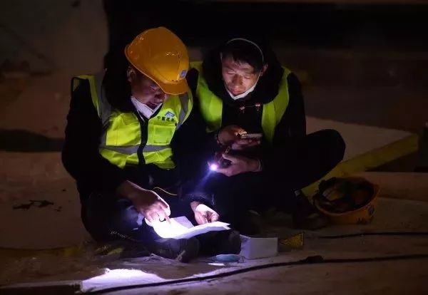 抗疫一线年轻人做出的努力,年轻人坚守抗疫一线