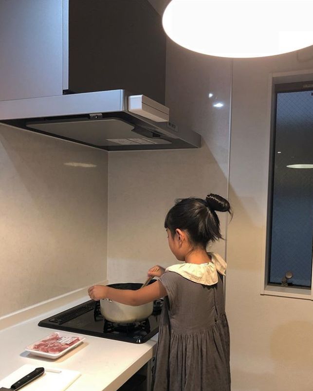 日本一年轻妈妈每天狂晒女儿“丑照”，看到第1张就笑炸了！是亲妈吗哈哈哈…