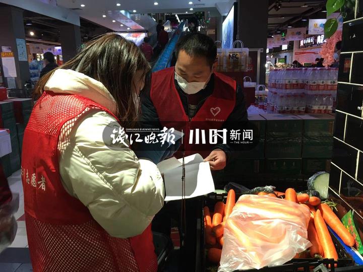 管控升级后，杭州社区代购跑男团上线了，买菜买药一上午接8单