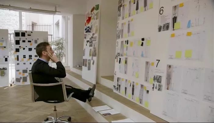 知道你们无聊，于是请来这些时装大师，陪你们一起宅在家中