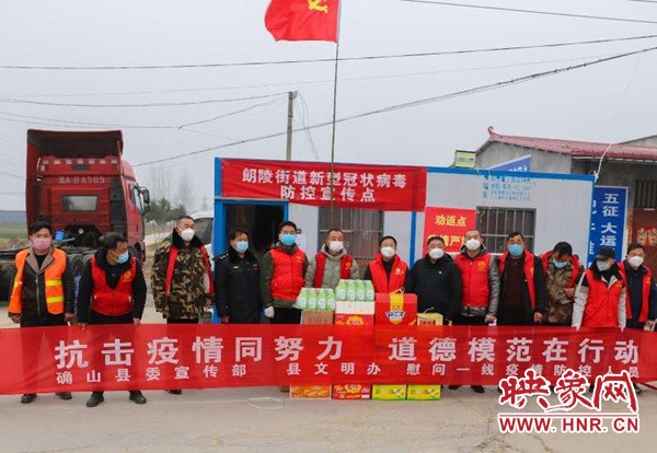 党旗飘扬在疫情防控工作一线,党旗飘扬践初心疫情防控当先锋