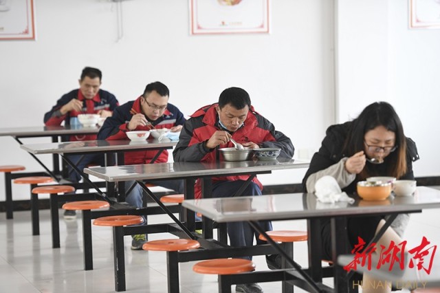 织密疫情防护网筑牢安全墙,织密疫情防控网筑牢阻击隔离墙