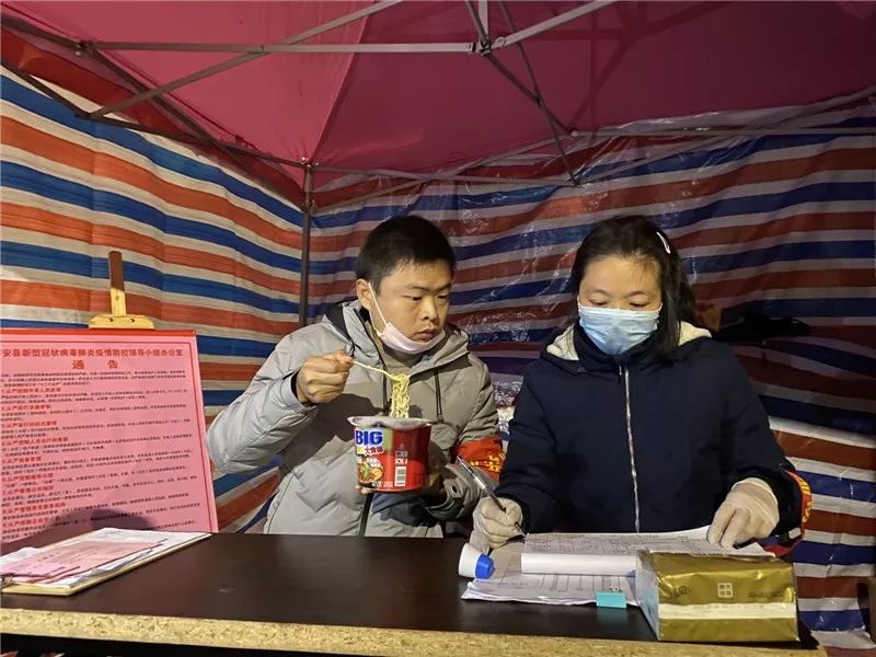 榜样的力量致敬奋斗一线的英雄,榜样的力量致敬疫情英雄