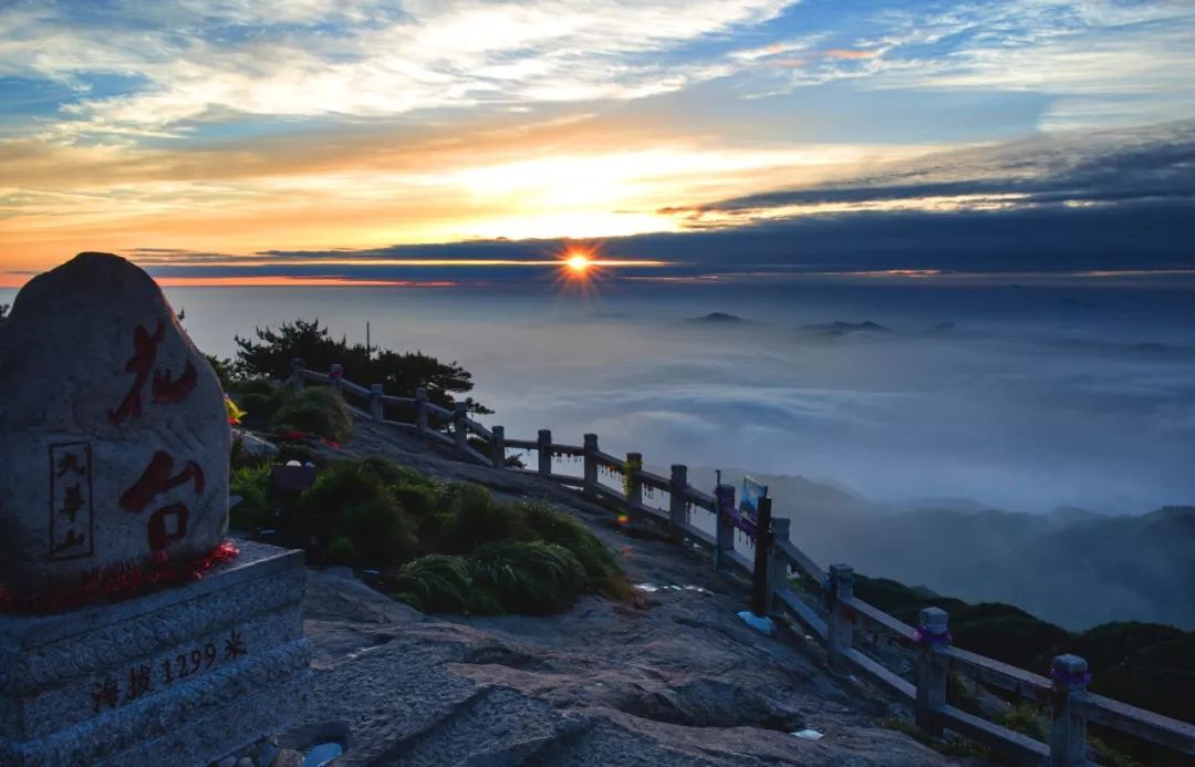 九华山细雨绵绵,九华山迎来最美的季节