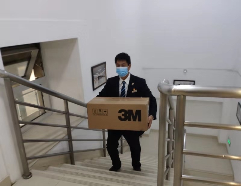 坚守疫线他当好群众身边的贴心人,西安抗疫前线的保安