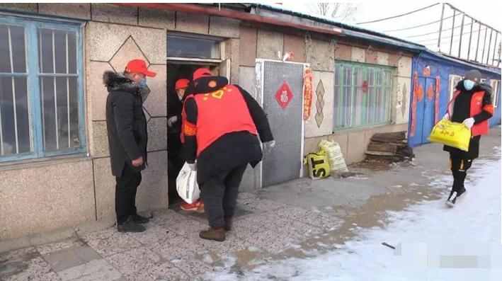 *党**员做“代购”群众暖“心扉”