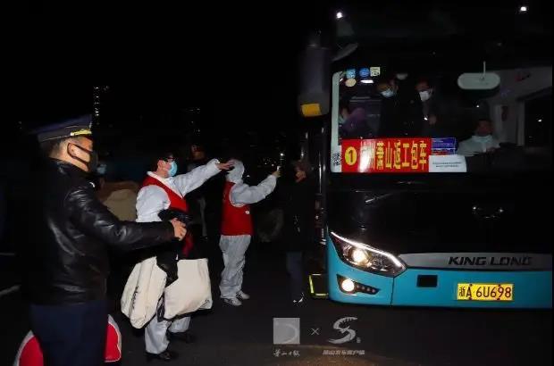 包机招聘,多地包机专列组织农民工返岗务工