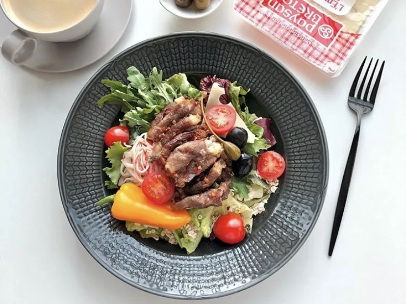 日常生活中的时尚博主,一个居家上班的博主