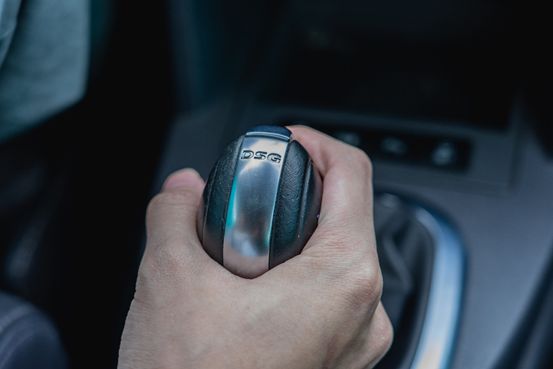 用家里的老途安来练技术,1米9小伙表示坐进去空间还很富裕!就是车机配置有点跟不上?