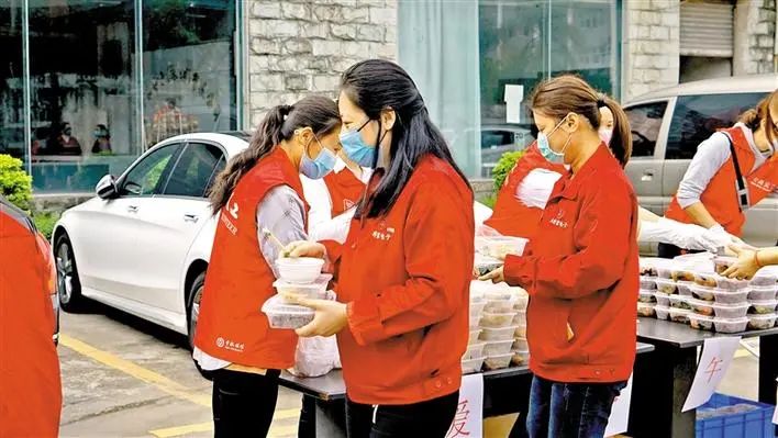 用爱照亮每个角落用心温暖每一个人