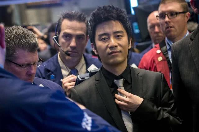 李佳琦把陈欧拍在沙滩上:最牛网红电商消亡,6年弄丢53亿美金