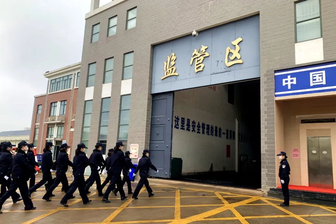 战疫里的力量,战疫前线他们用身躯筑牢防控防线