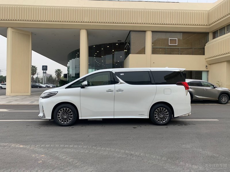 雷克萨斯LM到店售价116.6-146.6万元