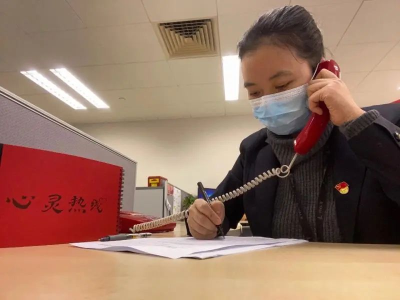 搭建干部群众连心桥,党群连心筑防线