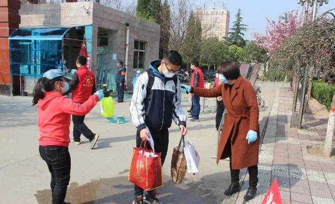 华阴高考,2022届学生走进高三奋战高考